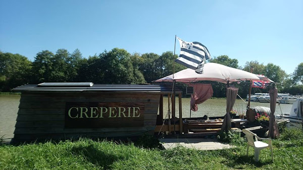 photo de Bateau-Crêperie à Châtillon-en-Bazois