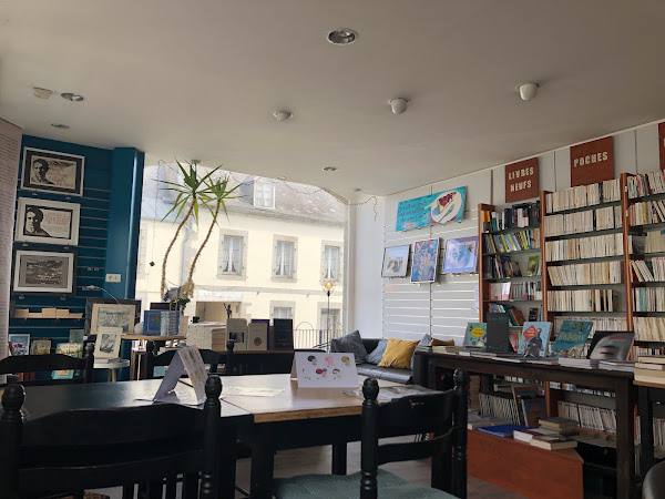 photo de Café Librairie Sur la route à Huelgoat