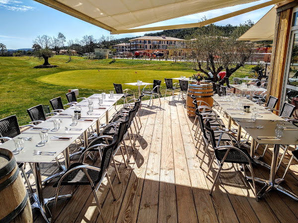photo de Democratic Golf Restaurant à Roquebrune-sur-Argens