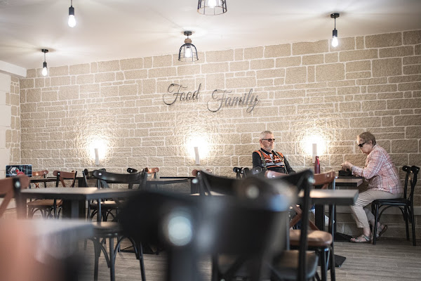 photo de Food Family Brasserie Restaurant - Bessan 34550 à Bessan