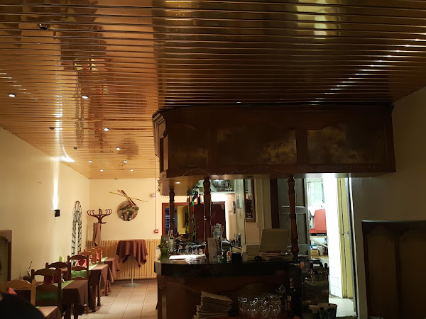 photo de Hôtel Restaurant Les Arcades à Bruyères