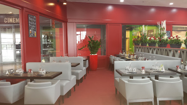 photo de La Taverne - Table de caractère - Ibos à Ibos