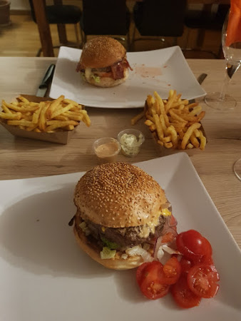 photo de La tour en burger à Collonges-sous-Salève