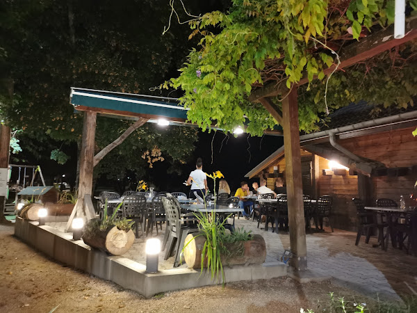 photo de Le Chalet du Mini Golf à Challes-les-Eaux
