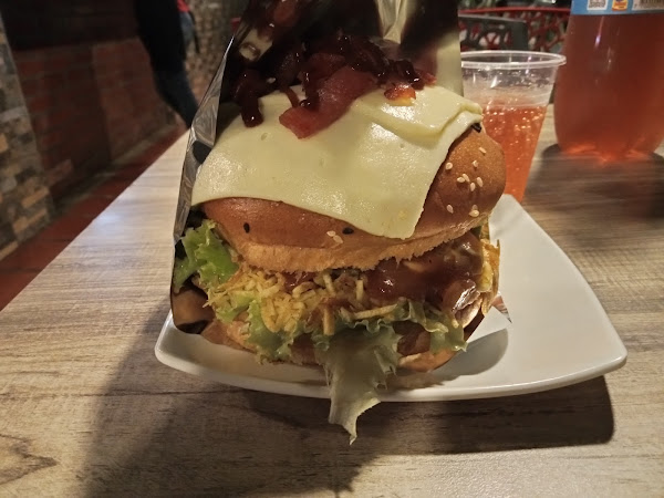 photo de maxi burger 2x1 à Jamundí