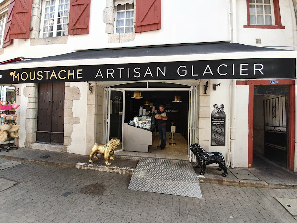 photo de Moustache à Saint-Jean-de-Luz