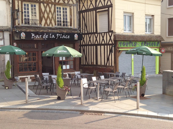 photo de restaurant de la place à Brionne