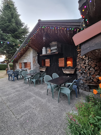 photo de Restaurant L'Outa - Vieux mazots savoyards ... 1730,1880, 1903 - Terrasse et jardin fleuri à Thollon-les-Mémises