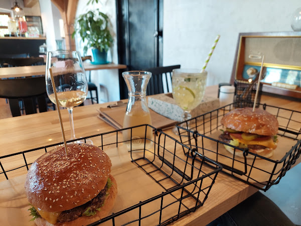photo de Stary Młyn, Burgery, Tapas & Wino à Sarbinowo