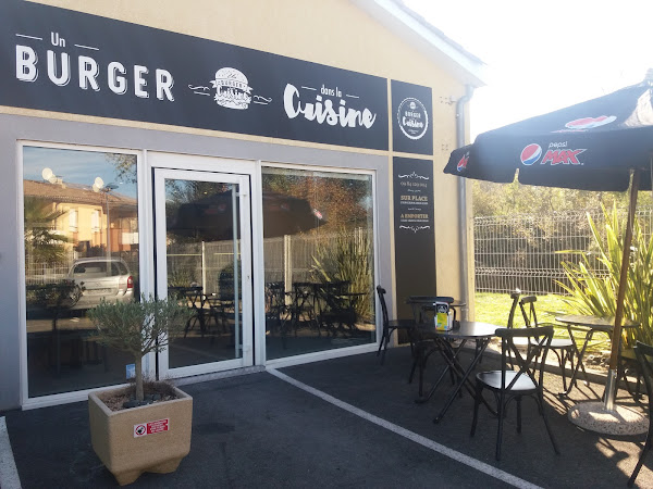 photo de Un burger dans la cuisine - Fonbeauzard à Fonbeauzard