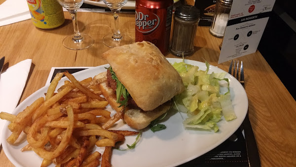 photo de Un burger dans la cuisine - Saint Jean à Saint-Jean